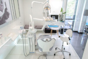 saliev dental care implants