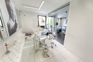 saliev dental care implants