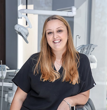 Надежда, асистент в Saliev Dental Care