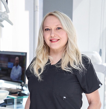 Соня, асистент в Saliev Dental Care
